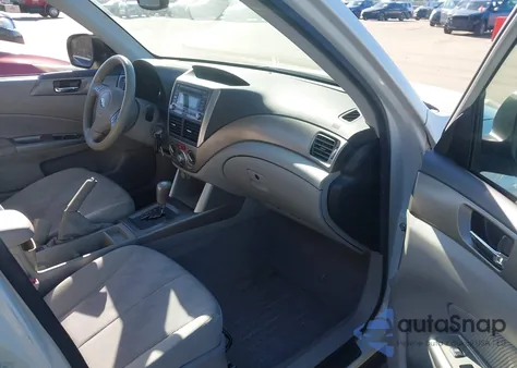 2010 Subaru Forester 2.5X Premium z USA, uszkodzony, nr VIN JF2SH6CC0AH707758